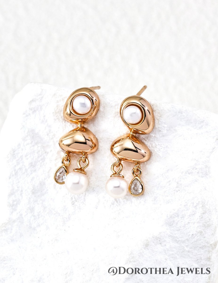 [Golden Dew] Pearl & Zircon Stud Earrings - DOROTHEA JEWELS