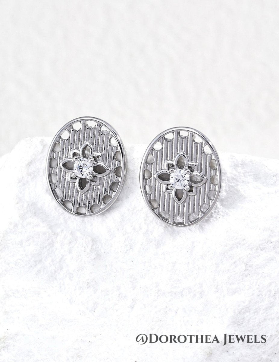 [Light Admiration]Stud Earrings - DOROTHEA JEWELS