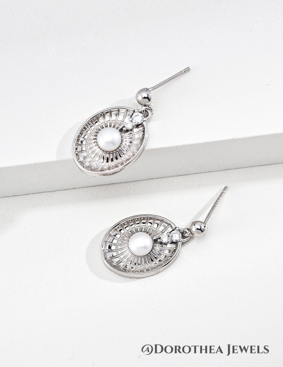 Lucky Compass Stud Earrings - DOROTHEA JEWELS