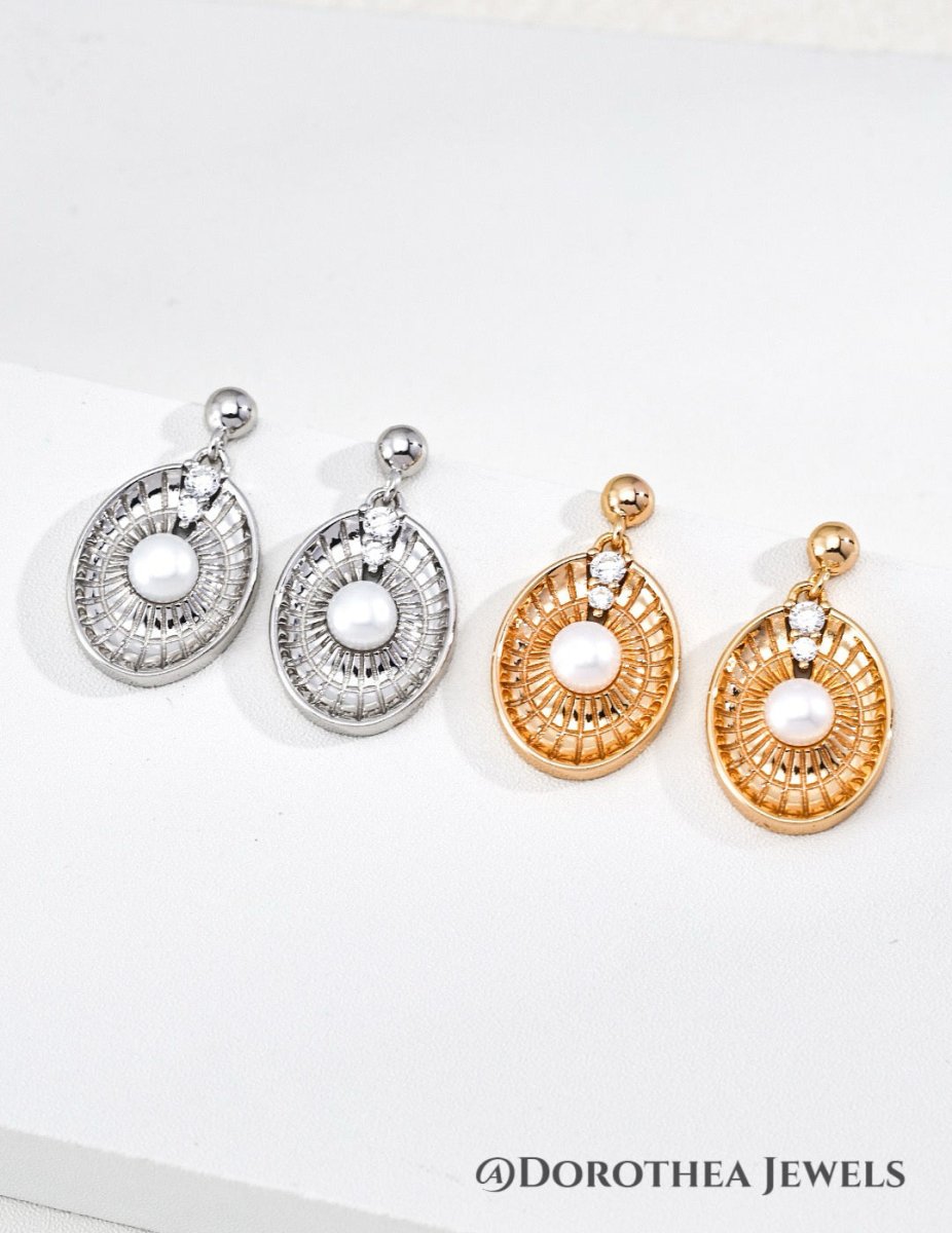 Lucky Compass Stud Earrings - DOROTHEA JEWELS
