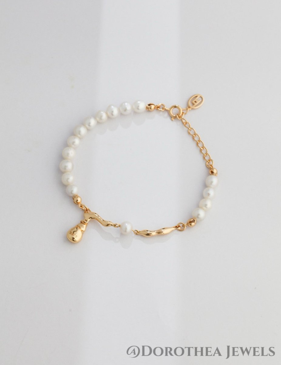 Embrace Pearl series - DOROTHEA JEWELS