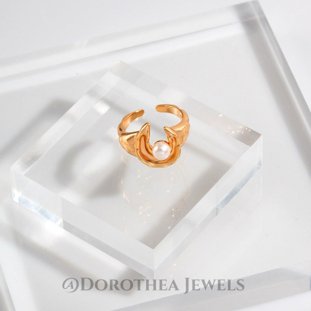 Moon & Star Collection Sterling Silver Pearl Ring - DOROTHEA JEWELS
