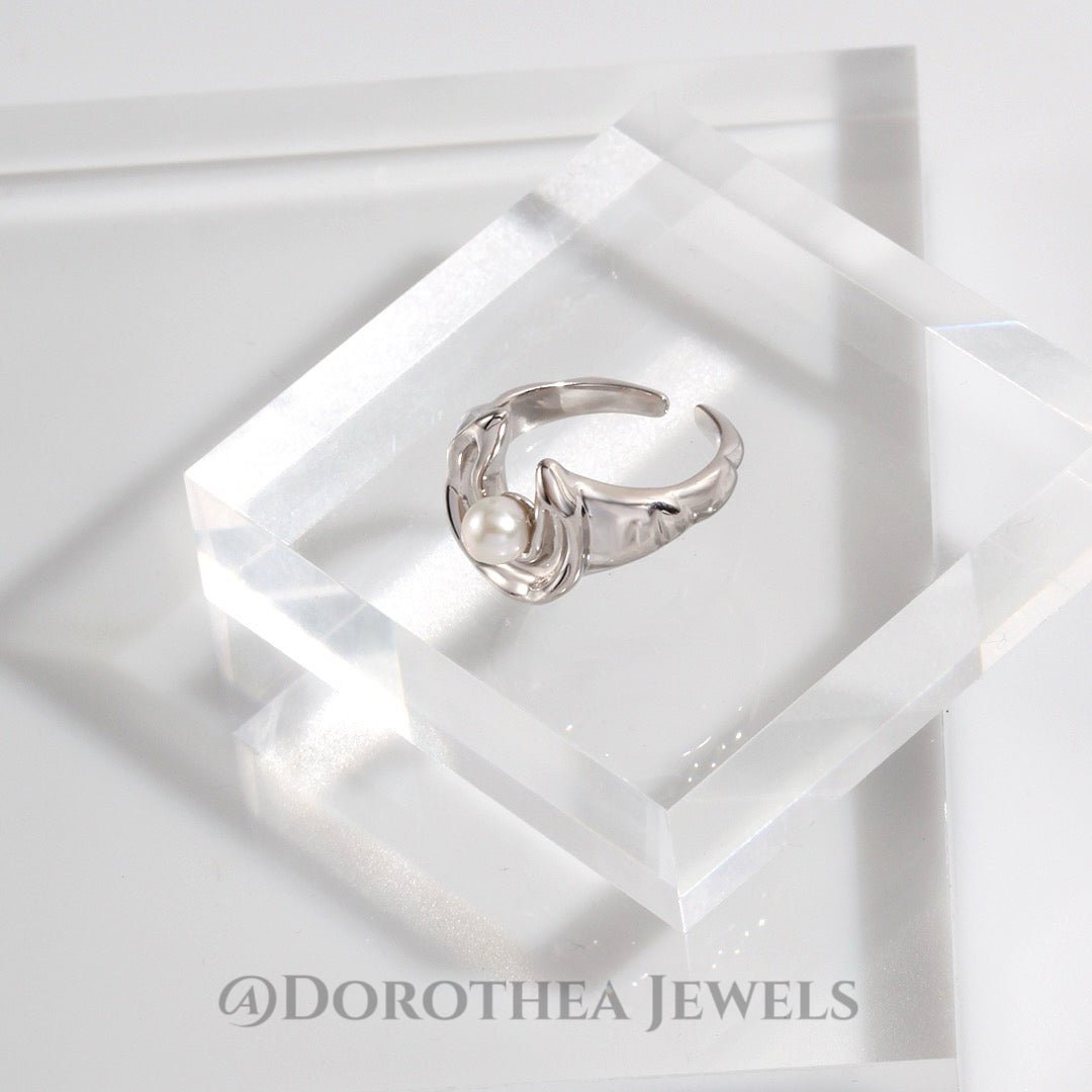 Moon & Star Collection Sterling Silver Pearl Ring - DOROTHEA JEWELS