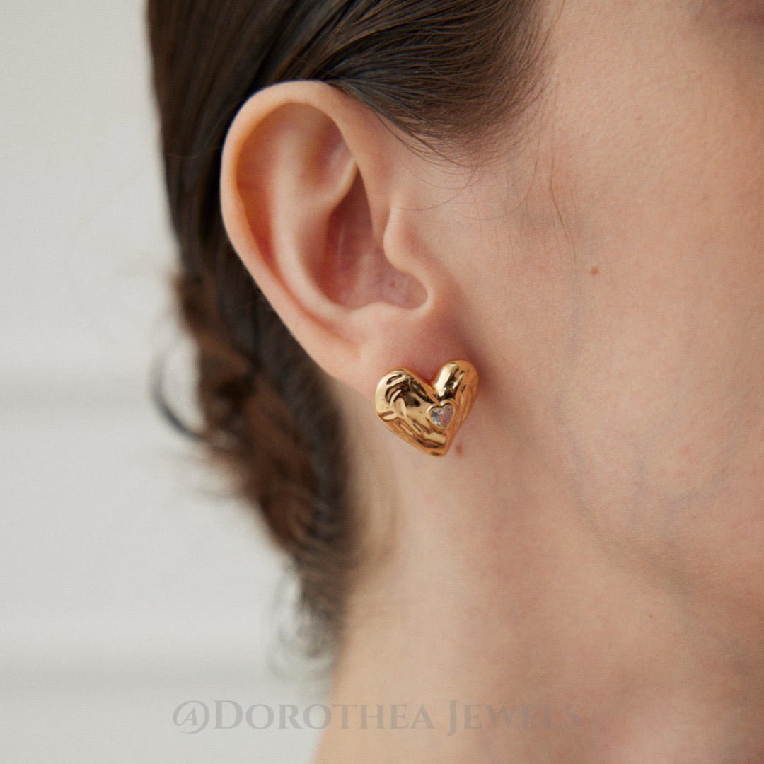 18K Gold Vermeil Hammered Heart Zircon Stud Earrings | S925 Sterling Silver - DOROTHEA JEWELS