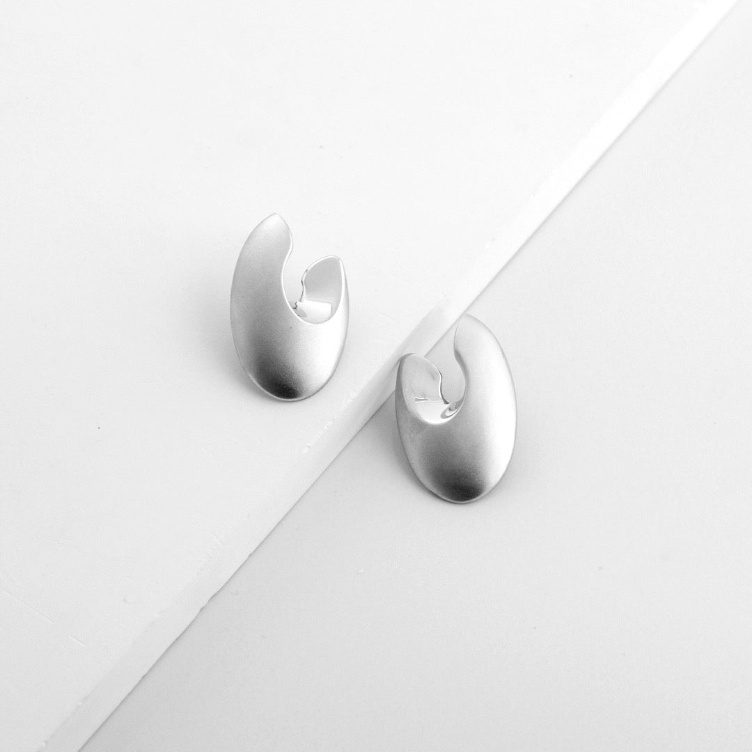 Aura Split Hoop Earrings - DOROTHEA JEWELS