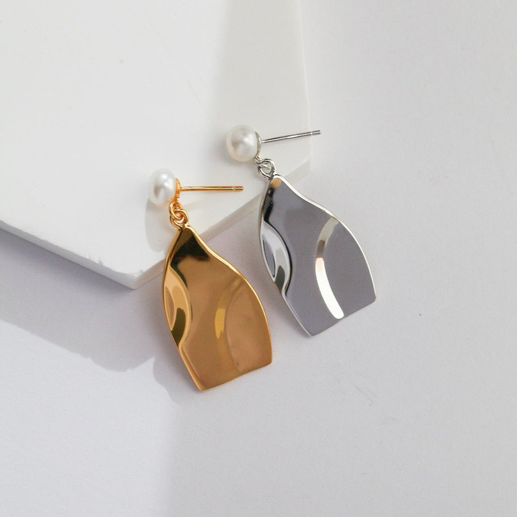 Sculptural Pearl Drop Earrings - DOROTHEA JEWELS