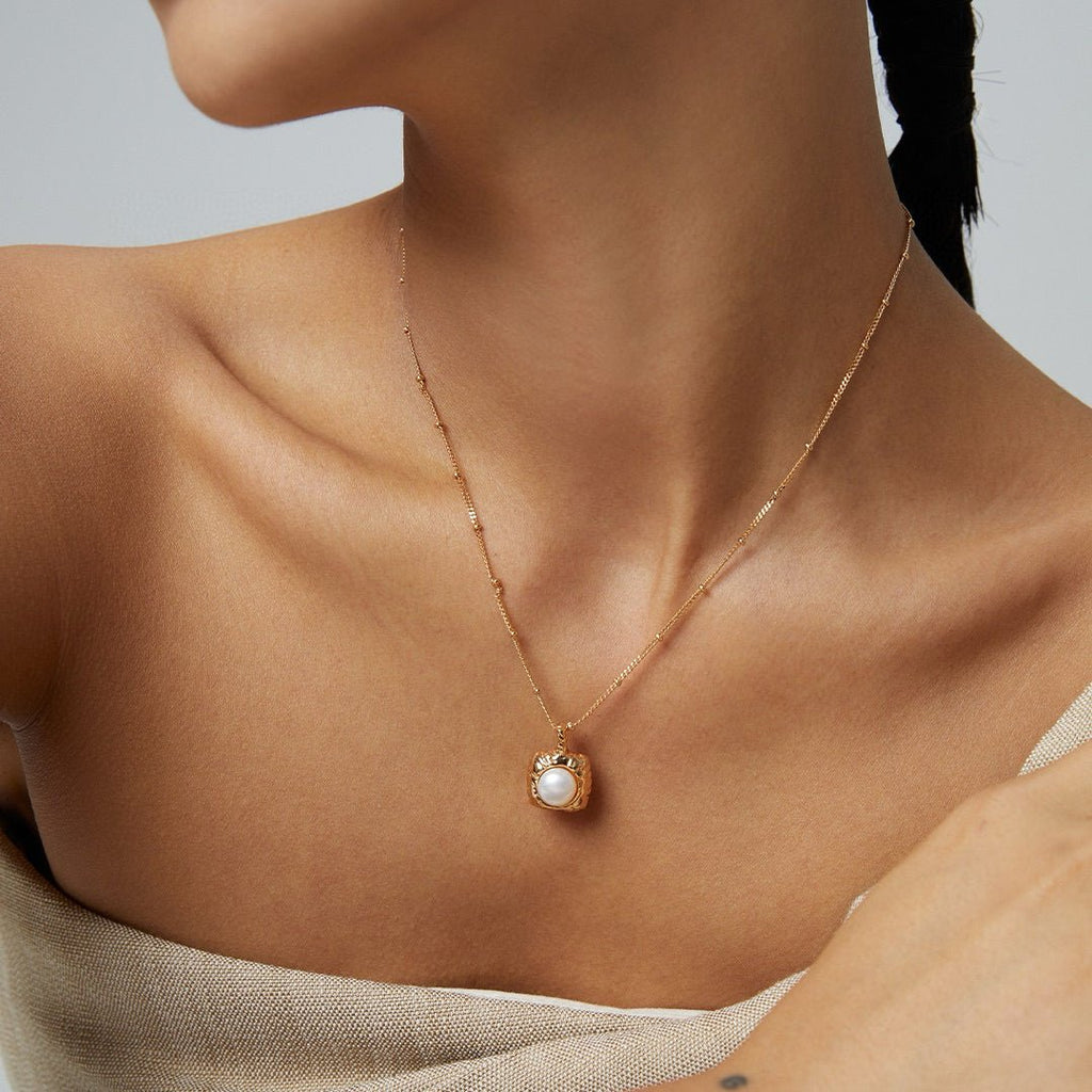 Hammered Square Natural Pearl Pendant Necklace | S925 Sterling Silver - DOROTHEA JEWELS