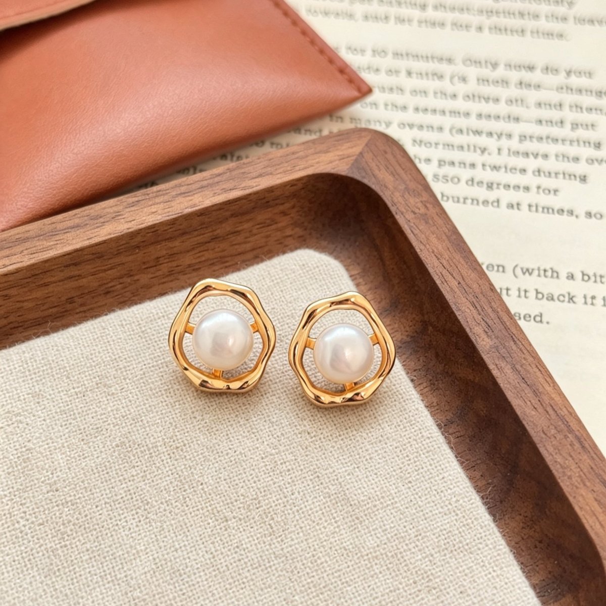 Organic Frame Freshwater Pearl Stud Earrings - DOROTHEA JEWELS