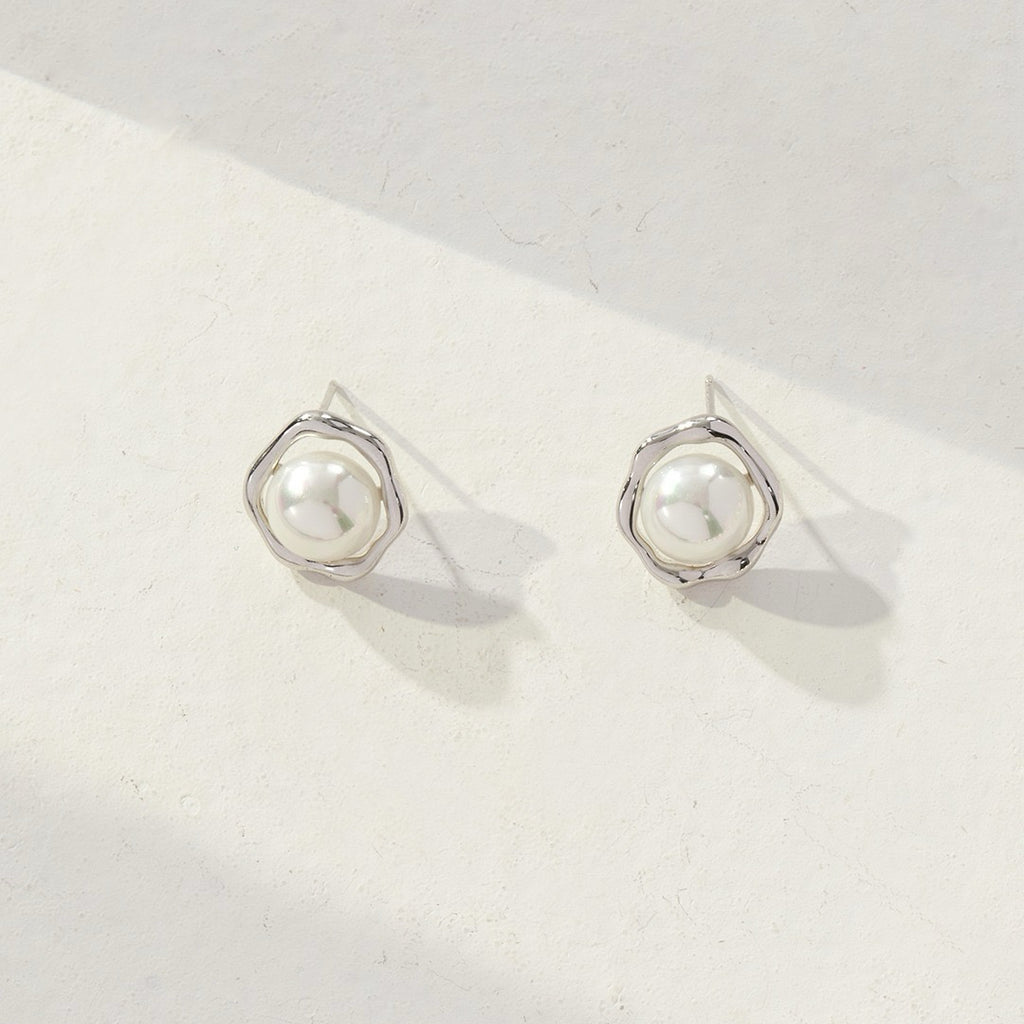 Organic Frame Freshwater Pearl Stud Earrings - DOROTHEA JEWELS