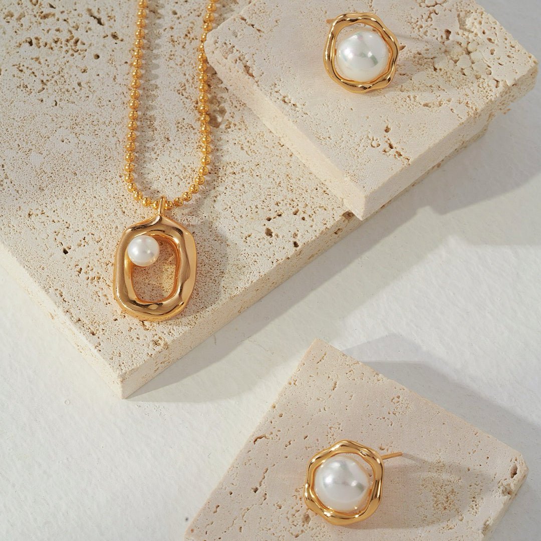 Organic Frame Freshwater Pearl Stud Earrings - DOROTHEA JEWELS