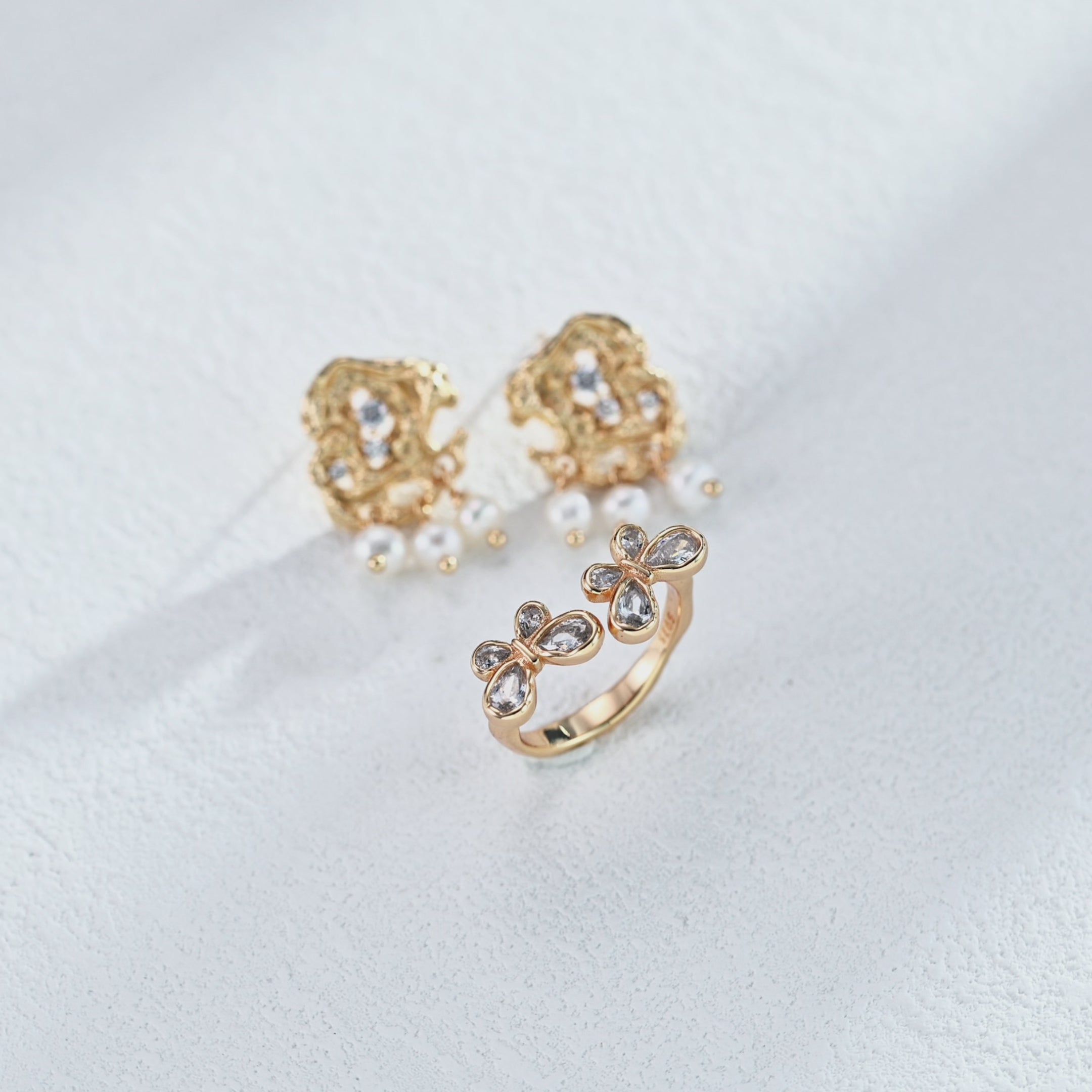 【Dorothea】Timeless Textured Pearl & Zircon Earrings | S925 Silver Gold Plated